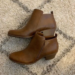 11W Brown booties ~ SafeTStep brand, slip-resistant sole